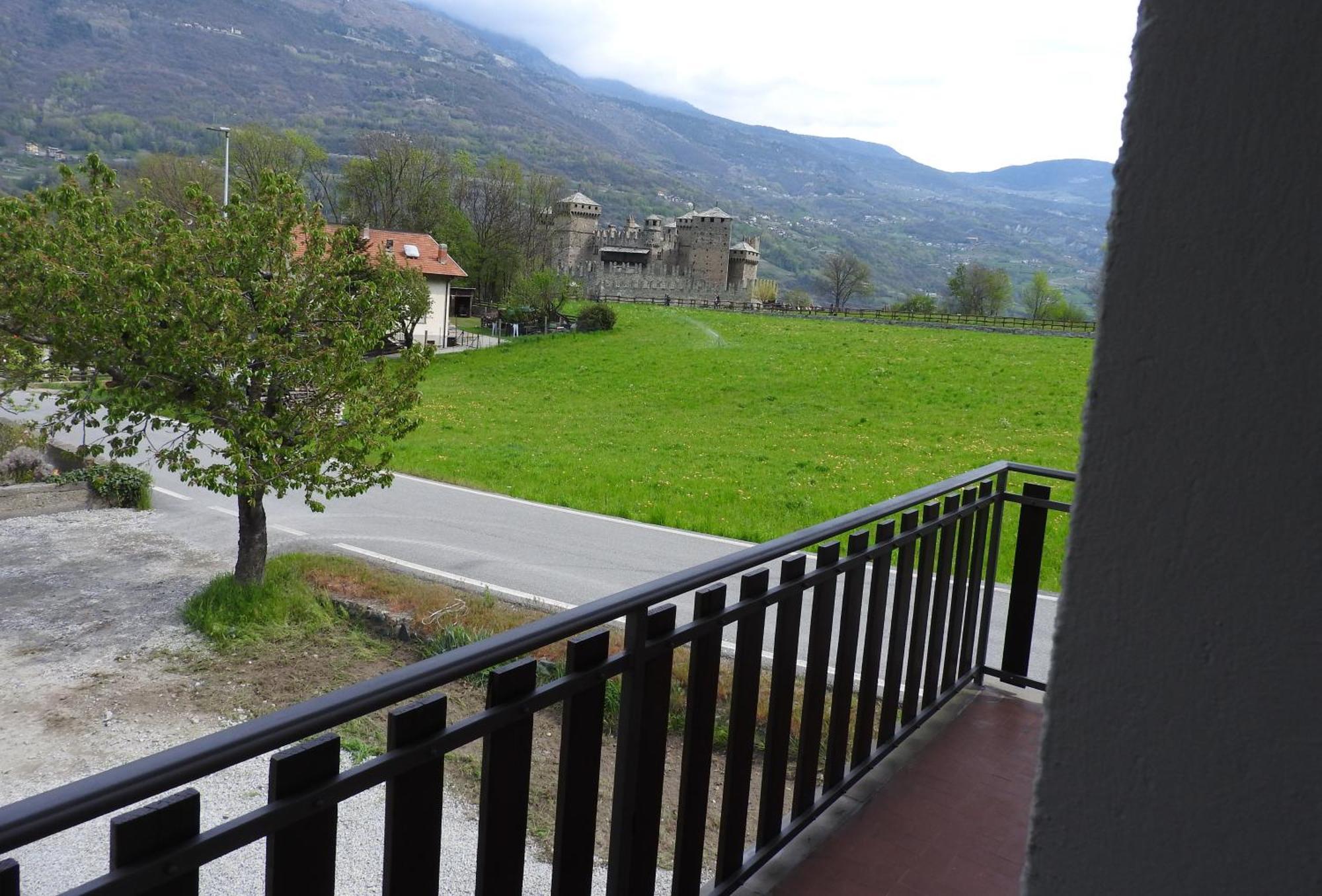 Vue Du Chateau Villa Fenis Bagian luar foto